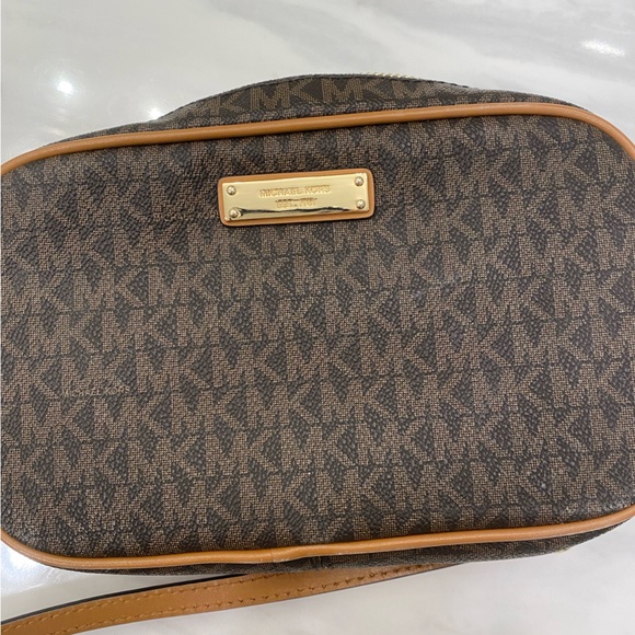 Michael Kors / Jet Set Canvas Crossover Bag - Picture 2 of 9